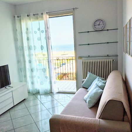 Appartamento A Riccione Con Balconcino Vista Mare Exterior foto